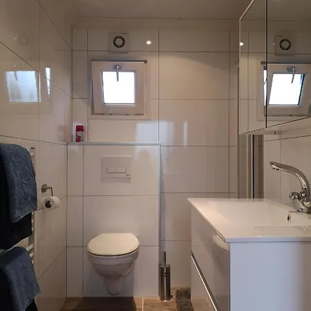 Gezellig Chalet Met Eigen Parkeerplaats, Park In Aanbouw, Geen Wi Fi *