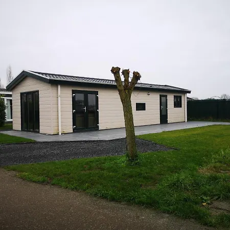 Chalet Gezellig Chalet Met Eigen Parkeerplaats, Park In Aanbouw, Geen Wi Fi Molenschot